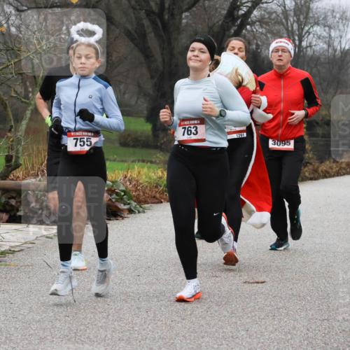 08.12.2024 - St. Pauli X-Mass-Run No. 14 Strokosch-Dieckow http://msf.ph/oto/7501390 08.12.2024 09:48:00 Laufen 14, 162, 14, 755, 14, 763, 1291, 1852, 3095 meine-sportfotos.de