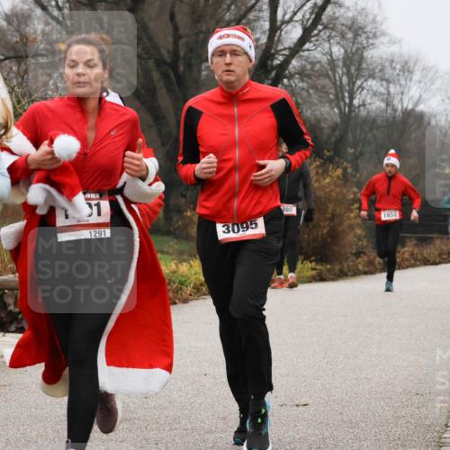 08.12.2024 - St. Pauli X-Mass-Run No. 14 Strokosch-Dieckow http://msf.ph/oto/7501399 08.12.2024 09:48:01 Laufen 3, 14, 1, 1291, 3095, 880, 1852 meine-sportfotos.de