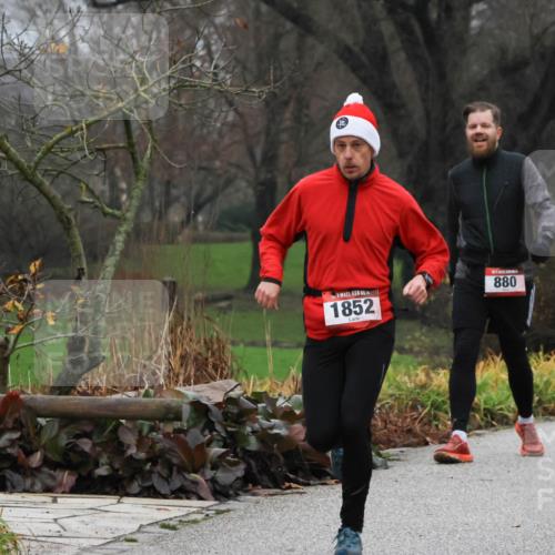 08.12.2024 - St. Pauli X-Mass-Run No. 14 Strokosch-Dieckow http://msf.ph/oto/7501402 08.12.2024 09:48:05 Laufen 1852, 880 meine-sportfotos.de