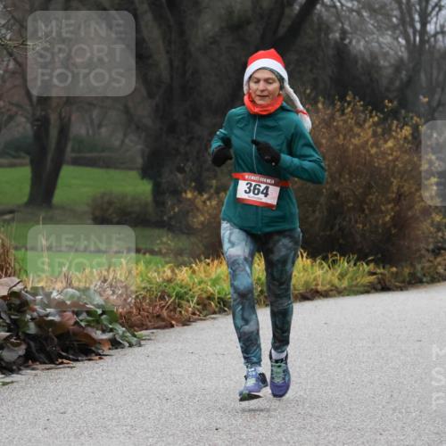 08.12.2024 - St. Pauli X-Mass-Run No. 14 Strokosch-Dieckow http://msf.ph/oto/7501421 08.12.2024 09:48:10 Laufen 14, 880, 14, 364 meine-sportfotos.de