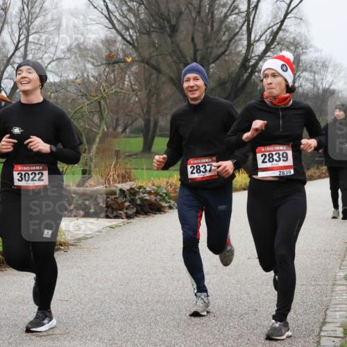 08.12.2024 - St. Pauli X-Mass-Run No. 14 Strokosch-Dieckow http://msf.ph/oto/7501455 08.12.2024 09:48:21 Laufen 14, 3022, 14, 2837, 14, 2839, 2839, 247 meine-sportfotos.de