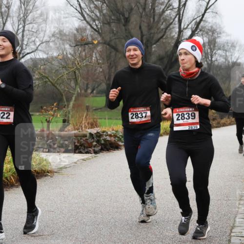 08.12.2024 - St. Pauli X-Mass-Run No. 14 Strokosch-Dieckow http://msf.ph/oto/7501461 08.12.2024 09:48:21 Laufen 14, 3022, 14, 2837, 14, 2839, 2839 meine-sportfotos.de