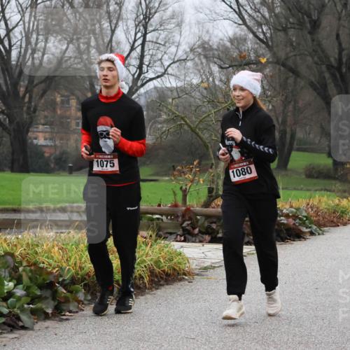 08.12.2024 - St. Pauli X-Mass-Run No. 14 Strokosch-Dieckow http://msf.ph/oto/7501476 08.12.2024 09:48:40 Laufen 4, 1075, 14, 1080 meine-sportfotos.de