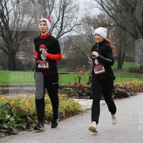 08.12.2024 - St. Pauli X-Mass-Run No. 14 Strokosch-Dieckow http://msf.ph/oto/7501479 08.12.2024 09:48:40 Laufen 1075, 14, 1080 meine-sportfotos.de