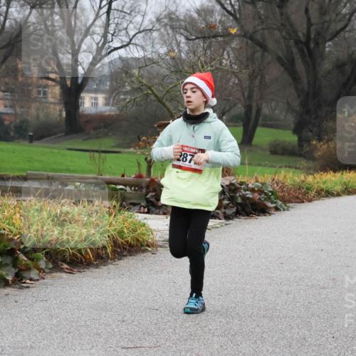 08.12.2024 - St. Pauli X-Mass-Run No. 14 Strokosch-Dieckow http://msf.ph/oto/7501498 08.12.2024 09:48:44 Laufen 2874 meine-sportfotos.de