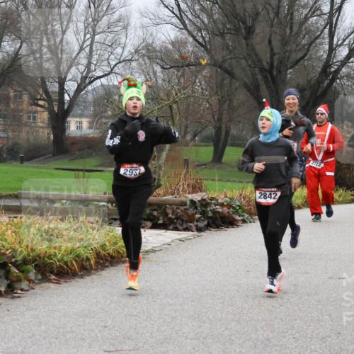 08.12.2024 - St. Pauli X-Mass-Run No. 14 Strokosch-Dieckow http://msf.ph/oto/7501513 08.12.2024 09:48:53 Laufen 2932, 2842, 2722, 904 meine-sportfotos.de