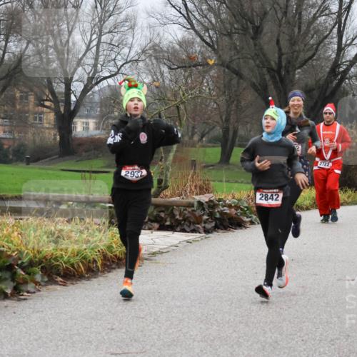 08.12.2024 - St. Pauli X-Mass-Run No. 14 Strokosch-Dieckow http://msf.ph/oto/7501516 08.12.2024 09:48:53 Laufen 2932, 2842, 2722, 904 meine-sportfotos.de