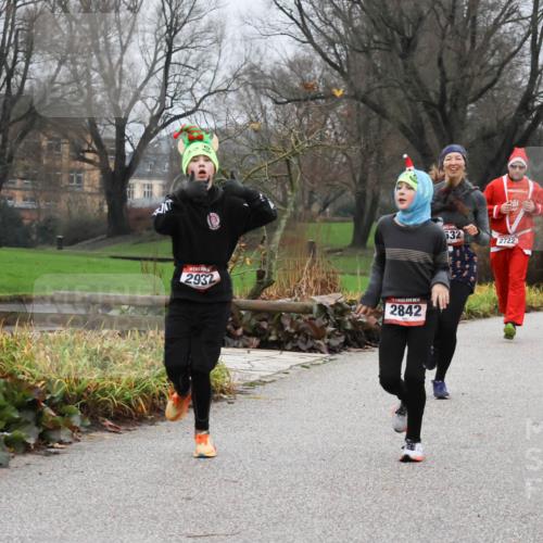 08.12.2024 - St. Pauli X-Mass-Run No. 14 Strokosch-Dieckow http://msf.ph/oto/7501522 08.12.2024 09:48:53 Laufen 2932, 14, 2842, 532, 2722, 904 meine-sportfotos.de