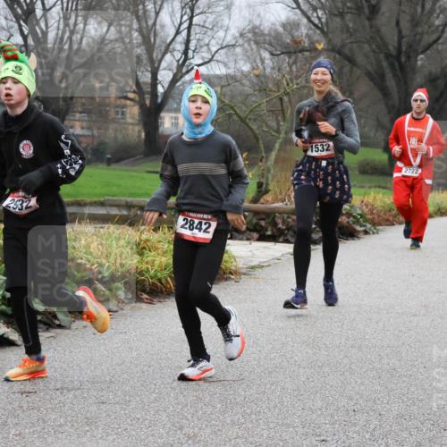 08.12.2024 - St. Pauli X-Mass-Run No. 14 Strokosch-Dieckow http://msf.ph/oto/7501536 08.12.2024 09:48:54 Laufen 2532, 14, 2842, 1532, 2722, 904 meine-sportfotos.de