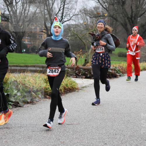 08.12.2024 - St. Pauli X-Mass-Run No. 14 Strokosch-Dieckow http://msf.ph/oto/7501541 08.12.2024 09:48:54 Laufen 2932, 1, 14, 2842, 1532, 904, 2722 meine-sportfotos.de