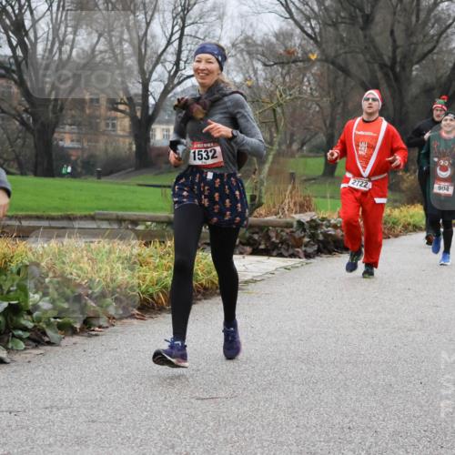 08.12.2024 - St. Pauli X-Mass-Run No. 14 Strokosch-Dieckow http://msf.ph/oto/7501548 08.12.2024 09:48:55 Laufen 14, 2842, 1532, 904, 2722 meine-sportfotos.de