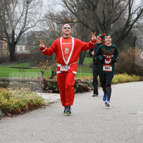 08.12.2024 - St. Pauli X-Mass-Run No. 14 Strokosch-Dieckow http://msf.ph/oto/7501563 08.12.2024 09:48:56 Laufen 2722, 904, 1105 meine-sportfotos.de