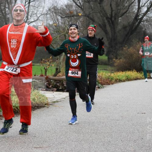 08.12.2024 - St. Pauli X-Mass-Run No. 14 Strokosch-Dieckow http://msf.ph/oto/7501566 08.12.2024 09:48:57 Laufen 2722, 904, 488, 3171, 1105 meine-sportfotos.de
