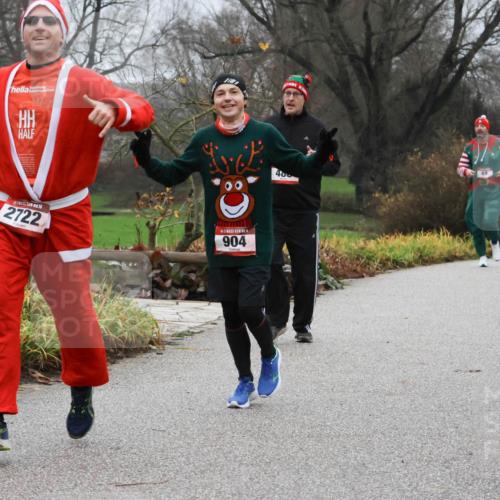 08.12.2024 - St. Pauli X-Mass-Run No. 14 Strokosch-Dieckow http://msf.ph/oto/7501568 08.12.2024 09:48:57 Laufen 14, 2722, 904, 40, 49, 1105 meine-sportfotos.de