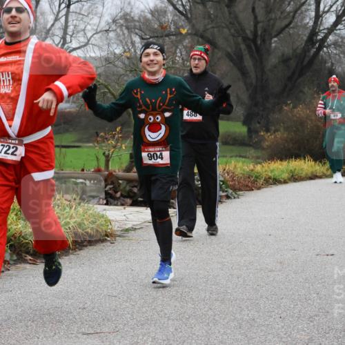 08.12.2024 - St. Pauli X-Mass-Run No. 14 Strokosch-Dieckow http://msf.ph/oto/7501569 08.12.2024 09:48:57 Laufen 2722, 14, 904, 488, 1105 meine-sportfotos.de