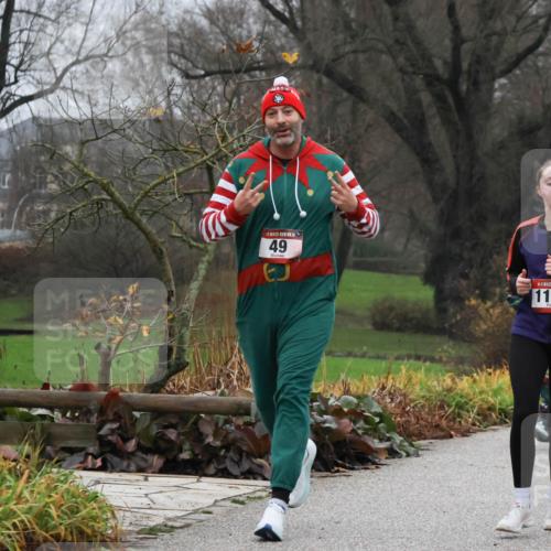 08.12.2024 - St. Pauli X-Mass-Run No. 14 Strokosch-Dieckow http://msf.ph/oto/7501597 08.12.2024 09:49:02 Laufen 14, 49, 1105 meine-sportfotos.de