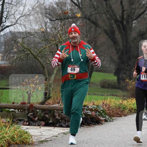 08.12.2024 - St. Pauli X-Mass-Run No. 14 Strokosch-Dieckow http://msf.ph/oto/7501601 08.12.2024 09:49:02 Laufen 14, 49, 1105 meine-sportfotos.de