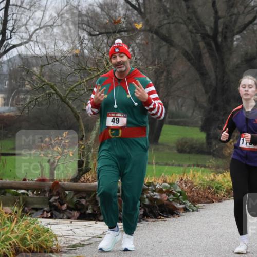 08.12.2024 - St. Pauli X-Mass-Run No. 14 Strokosch-Dieckow http://msf.ph/oto/7501607 08.12.2024 09:49:02 Laufen 49, 1 meine-sportfotos.de