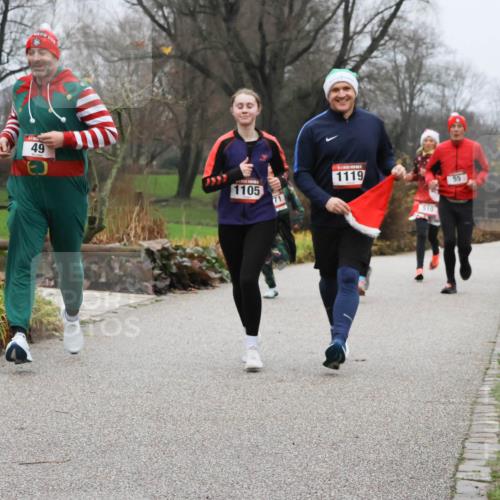 08.12.2024 - St. Pauli X-Mass-Run No. 14 Strokosch-Dieckow http://msf.ph/oto/7501610 08.12.2024 09:49:03 Laufen 49, 1105, 71, 1119, 510, 55 meine-sportfotos.de