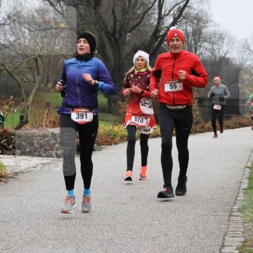 08.12.2024 - St. Pauli X-Mass-Run No. 14 Strokosch-Dieckow http://msf.ph/oto/7501636 08.12.2024 09:49:05 Laufen 14, 3171, 391, 510, 55, 1396, 1397 meine-sportfotos.de