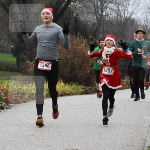 08.12.2024 - St. Pauli X-Mass-Run No. 14 Strokosch-Dieckow http://msf.ph/oto/7501662 08.12.2024 09:49:10 Laufen 111, 1396, 1397, 802, 186, 2934 meine-sportfotos.de