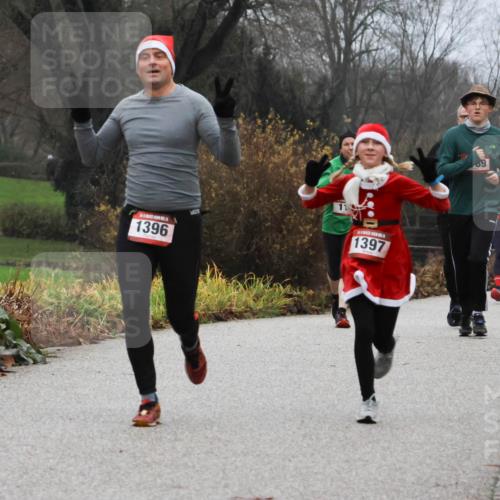 08.12.2024 - St. Pauli X-Mass-Run No. 14 Strokosch-Dieckow http://msf.ph/oto/7501663 08.12.2024 09:49:10 Laufen 1396, 11, 1397, 802, 186 meine-sportfotos.de
