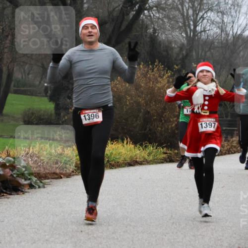 08.12.2024 - St. Pauli X-Mass-Run No. 14 Strokosch-Dieckow http://msf.ph/oto/7501673 08.12.2024 09:49:10 Laufen 1396, 11, 1397, 802 meine-sportfotos.de