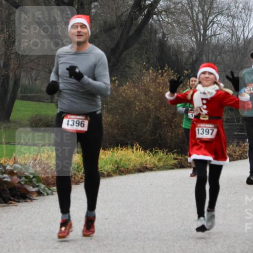 08.12.2024 - St. Pauli X-Mass-Run No. 14 Strokosch-Dieckow http://msf.ph/oto/7501686 08.12.2024 09:49:11 Laufen 1396, 1397, 1789, 02 meine-sportfotos.de