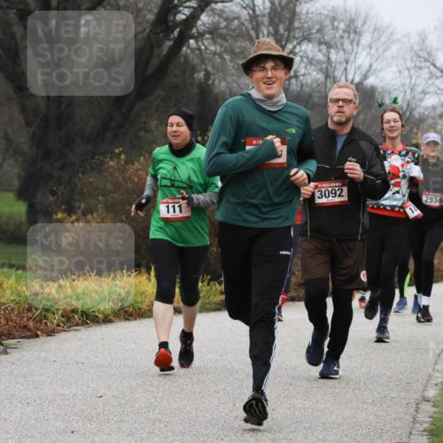 08.12.2024 - St. Pauli X-Mass-Run No. 14 Strokosch-Dieckow http://msf.ph/oto/7501689 08.12.2024 09:49:13 Laufen 111, 14, 3092, 2934, 832 meine-sportfotos.de