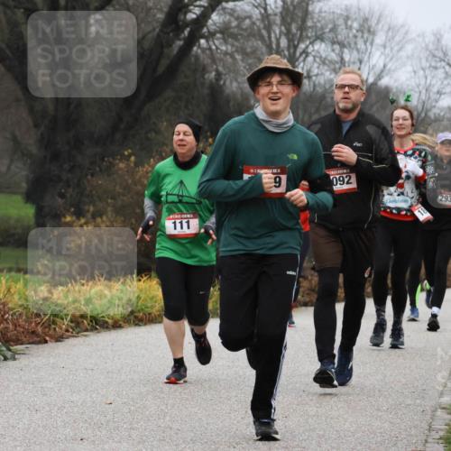 08.12.2024 - St. Pauli X-Mass-Run No. 14 Strokosch-Dieckow http://msf.ph/oto/7501695 08.12.2024 09:49:14 Laufen 111, 14, 9, 092, 2934, 832 meine-sportfotos.de