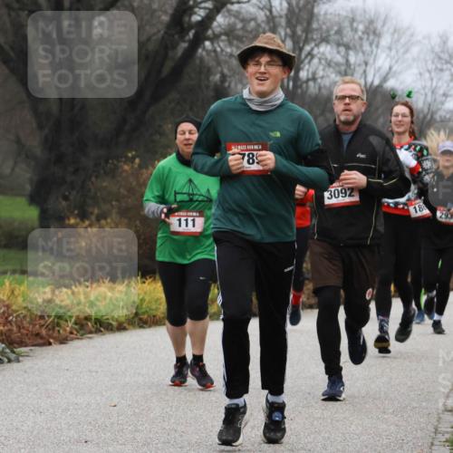 08.12.2024 - St. Pauli X-Mass-Run No. 14 Strokosch-Dieckow http://msf.ph/oto/7501701 08.12.2024 09:49:14 Laufen 111, 14, 789, 3092, 188, 832 meine-sportfotos.de