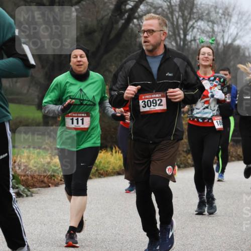 08.12.2024 - St. Pauli X-Mass-Run No. 14 Strokosch-Dieckow http://msf.ph/oto/7501711 08.12.2024 09:49:15 Laufen 4, 1789, 14, 111, 14, 3092, 18, 293, 832 meine-sportfotos.de
