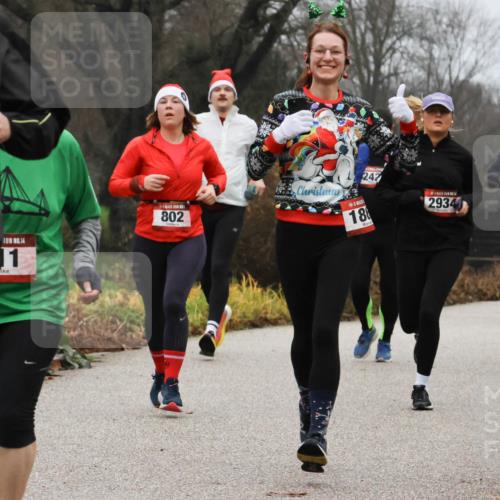 08.12.2024 - St. Pauli X-Mass-Run No. 14 Strokosch-Dieckow http://msf.ph/oto/7501732 08.12.2024 09:49:17 Laufen 14, 3092, 14, 1, 802, 22, 242, 18, 2934, 832, 2044 meine-sportfotos.de