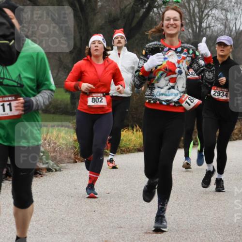 08.12.2024 - St. Pauli X-Mass-Run No. 14 Strokosch-Dieckow http://msf.ph/oto/7501736 08.12.2024 09:49:17 Laufen 14, 2, 111, 802, 242, 18, 2934, 832 meine-sportfotos.de
