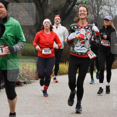 08.12.2024 - St. Pauli X-Mass-Run No. 14 Strokosch-Dieckow http://msf.ph/oto/7501739 08.12.2024 09:49:17 Laufen 111, 802, 18, 832, 2934 meine-sportfotos.de