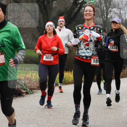 08.12.2024 - St. Pauli X-Mass-Run No. 14 Strokosch-Dieckow http://msf.ph/oto/7501742 08.12.2024 09:49:17 Laufen 14, 111, 802, 186, 2934, 832 meine-sportfotos.de