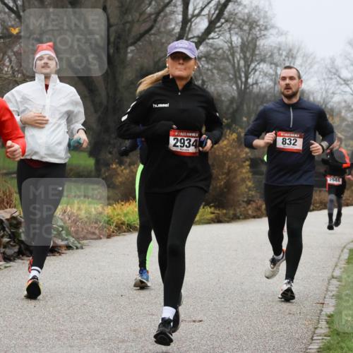 08.12.2024 - St. Pauli X-Mass-Run No. 14 Strokosch-Dieckow http://msf.ph/oto/7501744 08.12.2024 09:49:19 Laufen 186, 02, 14, 2934, 832, 1202, 2944 meine-sportfotos.de