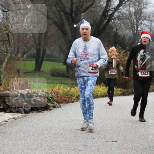 08.12.2024 - St. Pauli X-Mass-Run No. 14 Strokosch-Dieckow http://msf.ph/oto/7501772 08.12.2024 09:49:25 Laufen 431, 2958, 2762, 1202 meine-sportfotos.de