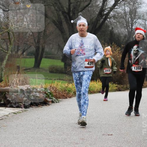 08.12.2024 - St. Pauli X-Mass-Run No. 14 Strokosch-Dieckow http://msf.ph/oto/7501775 08.12.2024 09:49:25 Laufen 431, 2958, 1202, 2762 meine-sportfotos.de