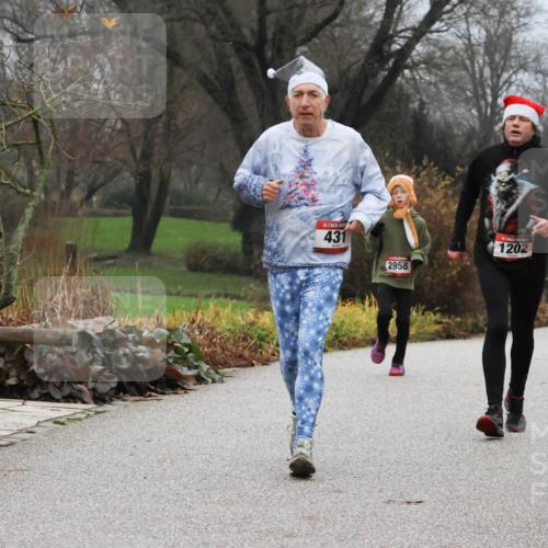 08.12.2024 - St. Pauli X-Mass-Run No. 14 Strokosch-Dieckow http://msf.ph/oto/7501779 08.12.2024 09:49:25 Laufen 431, 2958, 1202, 2762 meine-sportfotos.de