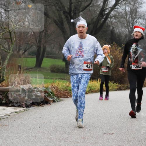 08.12.2024 - St. Pauli X-Mass-Run No. 14 Strokosch-Dieckow http://msf.ph/oto/7501781 08.12.2024 09:49:26 Laufen 431, 2958, 1202, 2762 meine-sportfotos.de