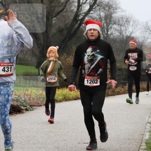 08.12.2024 - St. Pauli X-Mass-Run No. 14 Strokosch-Dieckow http://msf.ph/oto/7501787 08.12.2024 09:49:27 Laufen 431, 2958, 14, 1202, 2762 meine-sportfotos.de