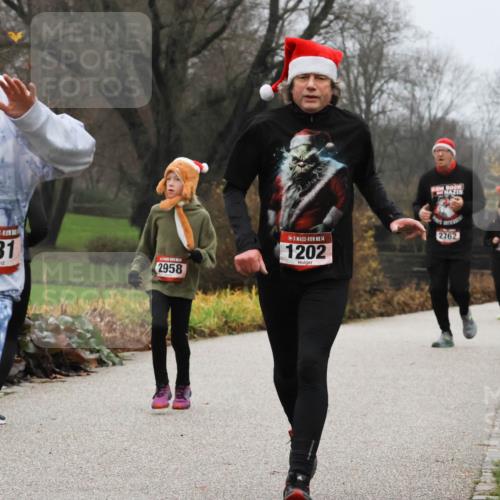 08.12.2024 - St. Pauli X-Mass-Run No. 14 Strokosch-Dieckow http://msf.ph/oto/7501794 08.12.2024 09:49:27 Laufen 431, 2958, 14, 1202, 2762 meine-sportfotos.de
