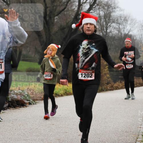 08.12.2024 - St. Pauli X-Mass-Run No. 14 Strokosch-Dieckow http://msf.ph/oto/7501798 08.12.2024 09:49:27 Laufen 431, 2958, 14, 1202, 2762 meine-sportfotos.de
