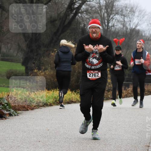 08.12.2024 - St. Pauli X-Mass-Run No. 14 Strokosch-Dieckow http://msf.ph/oto/7501804 08.12.2024 09:49:31 Laufen 2762, 2478, 2480, 989 meine-sportfotos.de