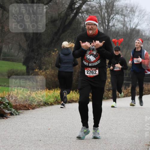 08.12.2024 - St. Pauli X-Mass-Run No. 14 Strokosch-Dieckow http://msf.ph/oto/7501808 08.12.2024 09:49:31 Laufen 14, 2762, 2476, 248, 989 meine-sportfotos.de