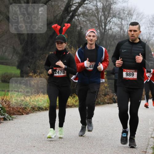 08.12.2024 - St. Pauli X-Mass-Run No. 14 Strokosch-Dieckow http://msf.ph/oto/7501819 08.12.2024 09:49:34 Laufen 2478, 48, 14, 989, 1802 meine-sportfotos.de