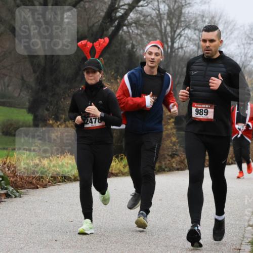 08.12.2024 - St. Pauli X-Mass-Run No. 14 Strokosch-Dieckow http://msf.ph/oto/7501823 08.12.2024 09:49:34 Laufen 2478, 14, 989, 1802 meine-sportfotos.de