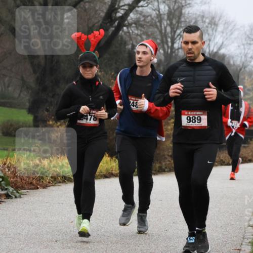 08.12.2024 - St. Pauli X-Mass-Run No. 14 Strokosch-Dieckow http://msf.ph/oto/7501834 08.12.2024 09:49:35 Laufen 14, 478, 48, 14, 989, 738, 1802 meine-sportfotos.de