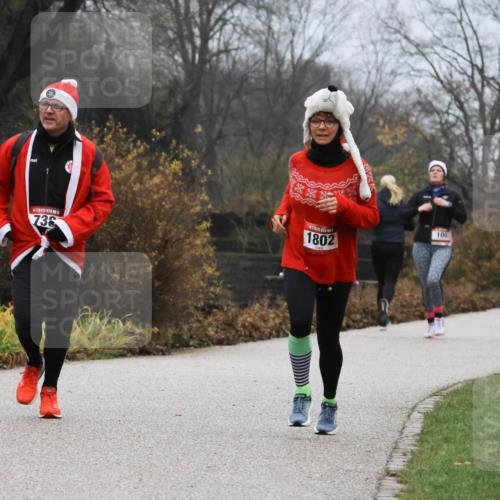 08.12.2024 - St. Pauli X-Mass-Run No. 14 Strokosch-Dieckow http://msf.ph/oto/7501842 08.12.2024 09:49:38 Laufen 738, 100, 1802, 1534 meine-sportfotos.de